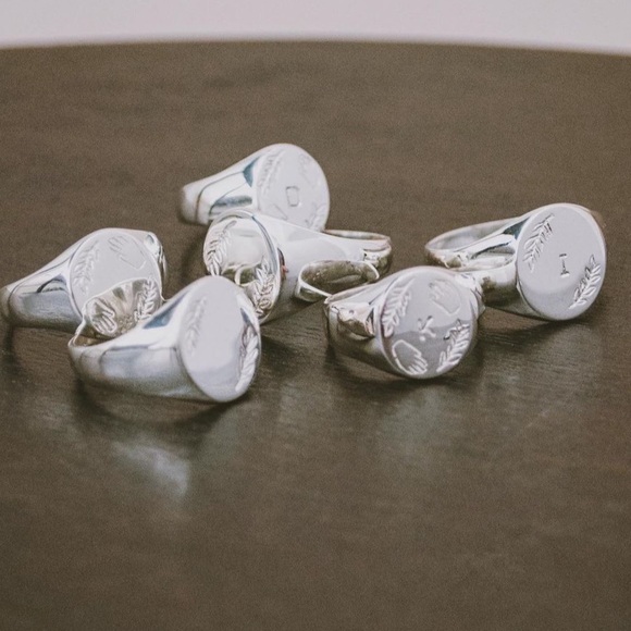 Sterling silver signet ring - Picture 3 of 6